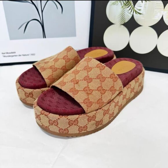 Shoes - Gucci Slides